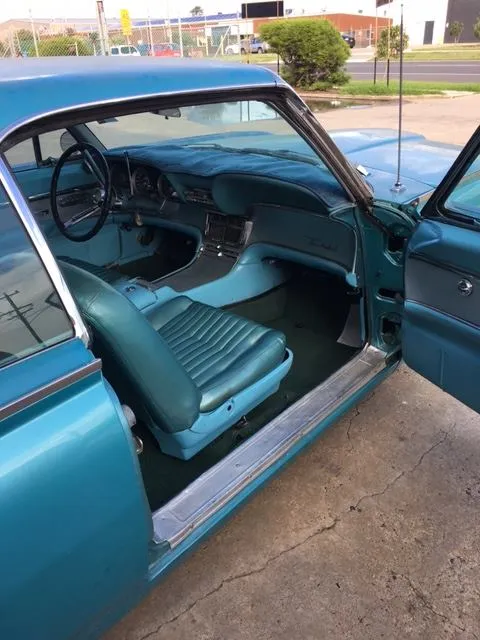 1961 Ford Thunderbird image 5